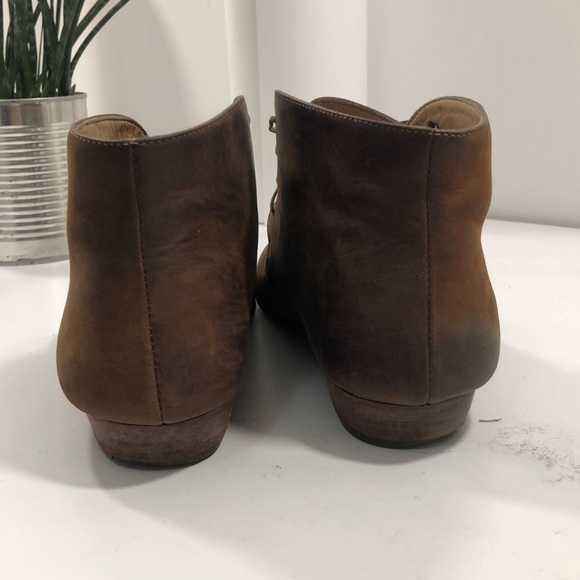 Nisolo Ladies brown suede Chukka boot wood heel - Picture 4 of 8